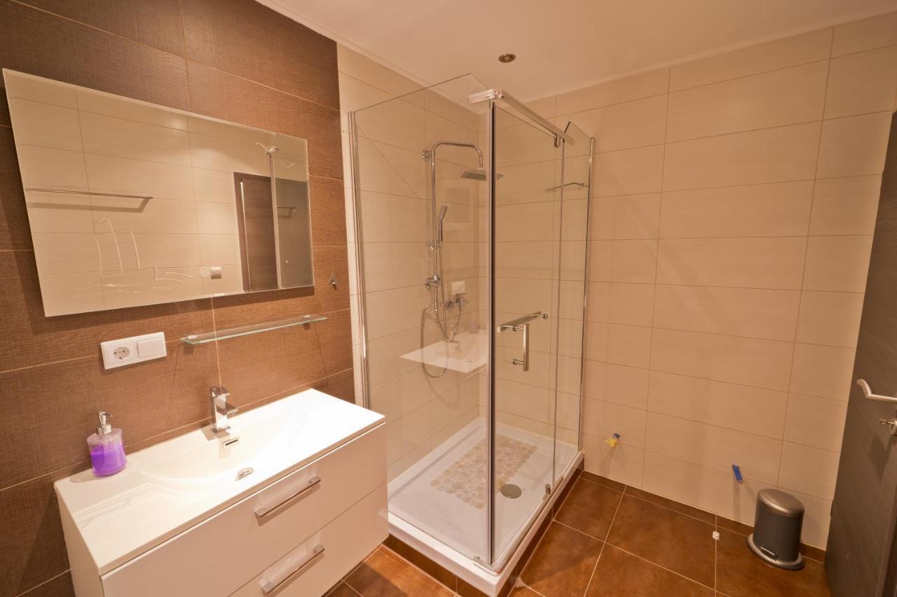 Twins Markovic Apartment *