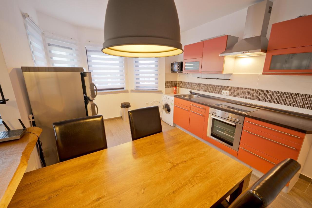 Twins Markovic Apartment *